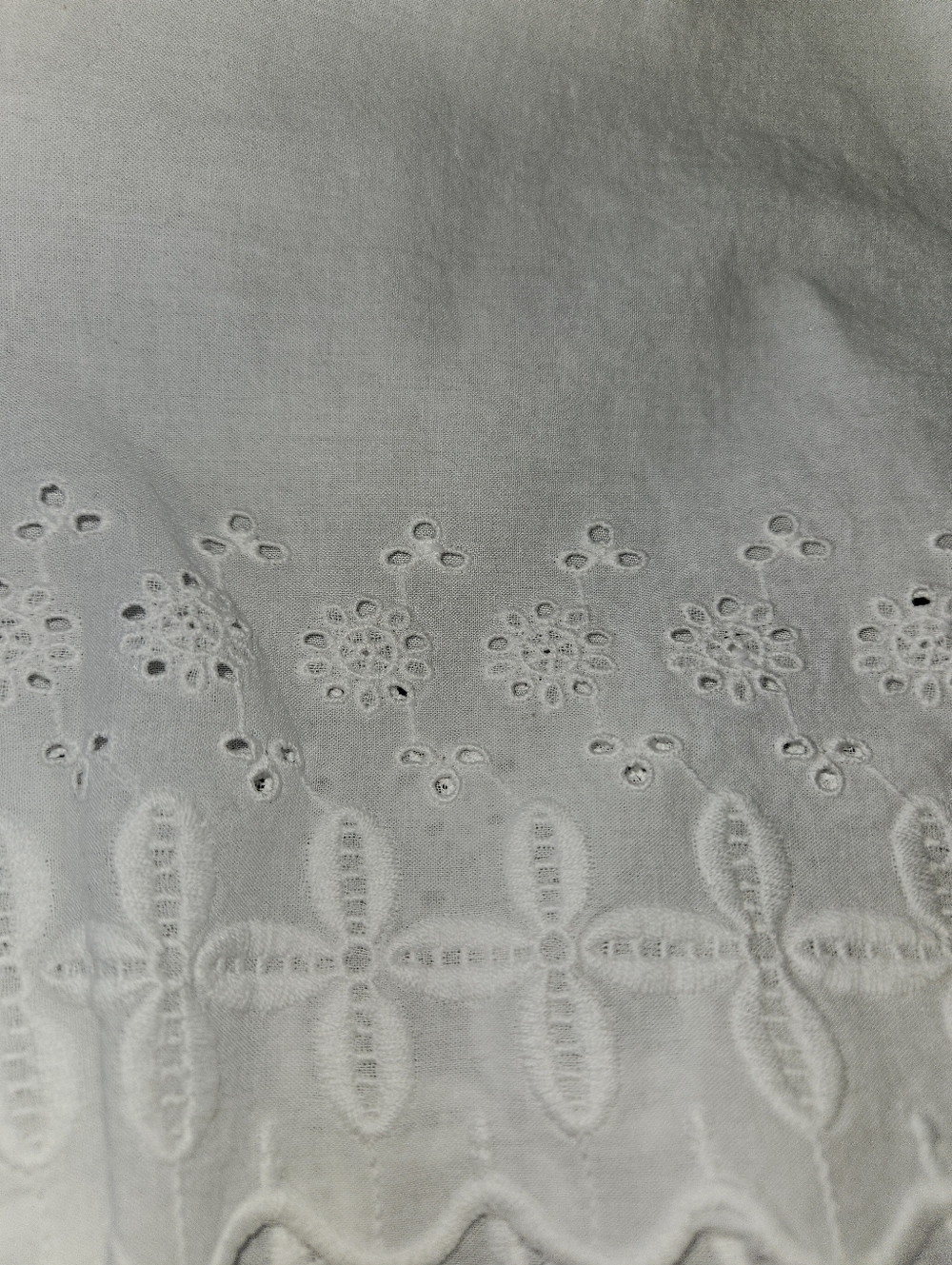 Calypso St. Barth White Eyelet Scalloped Hem Shorts - 100% Cotton - Size L - Picture 7 of 8